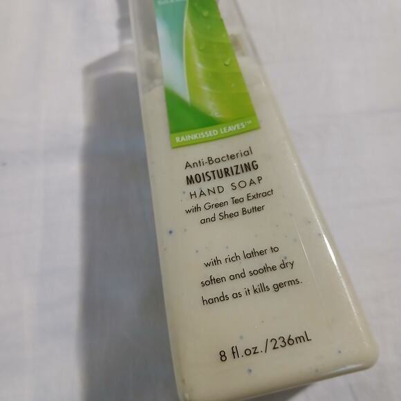 Bath & Body Works Rainkissed Leaves Anti-Bacterial Moisturizing Hand Soap NEW - Picture 3 of 9